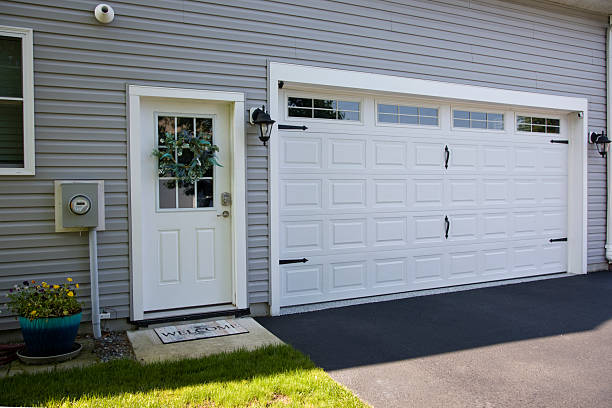 24/7 Emergency Garage Door Panel Replacement experts in Vineyard, CA